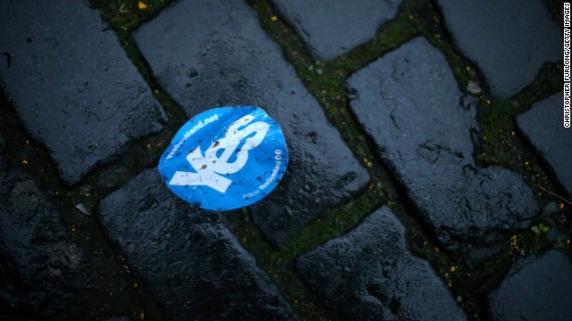 A discarded "Yes" sticker lies on cobblestones along Edinburgh's Royal Mile on September 19.
