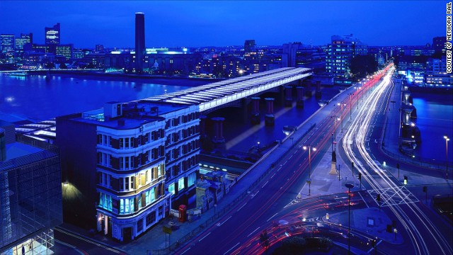 London's Blackfriars bridge and railway station opened in 1886.