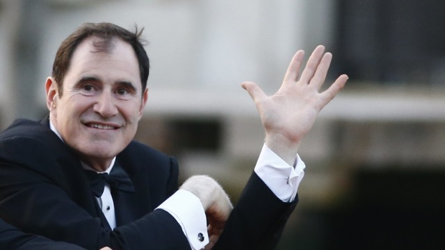 Actor Richard Kind arrives for the wedding. 