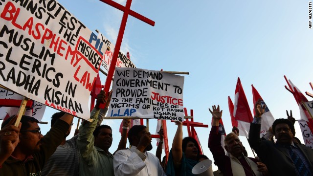Pakistani Christians shout slogans to protest against the murder, which happened despite the presence of police. About four officers went to the site to urge the mob to give the couple up, but they were beaten up as well.