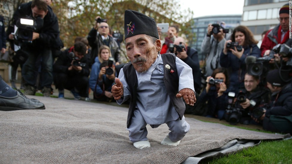 El hombre más alto del mundo conoce al más bajo | CNN