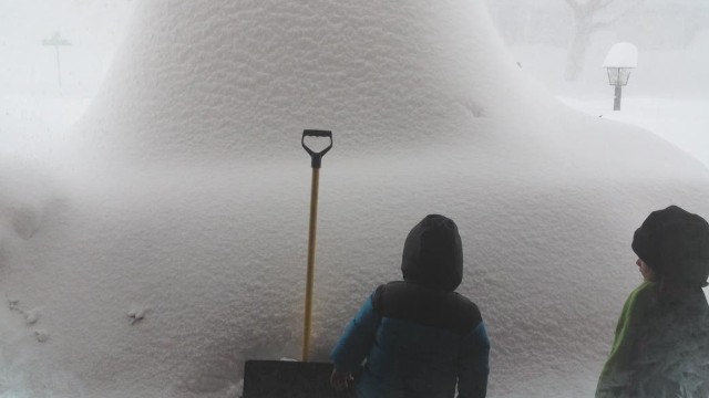 Dos metros de nieve que están derritiéndose amenazan el estado de Nueva York