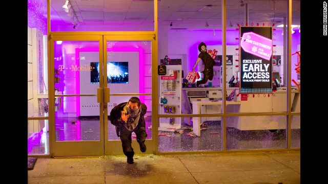 Businesses were looted in Oakland on November 25, including a T-Mobile store.