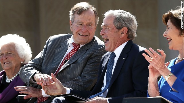 George H. W. Bush es dado de alta