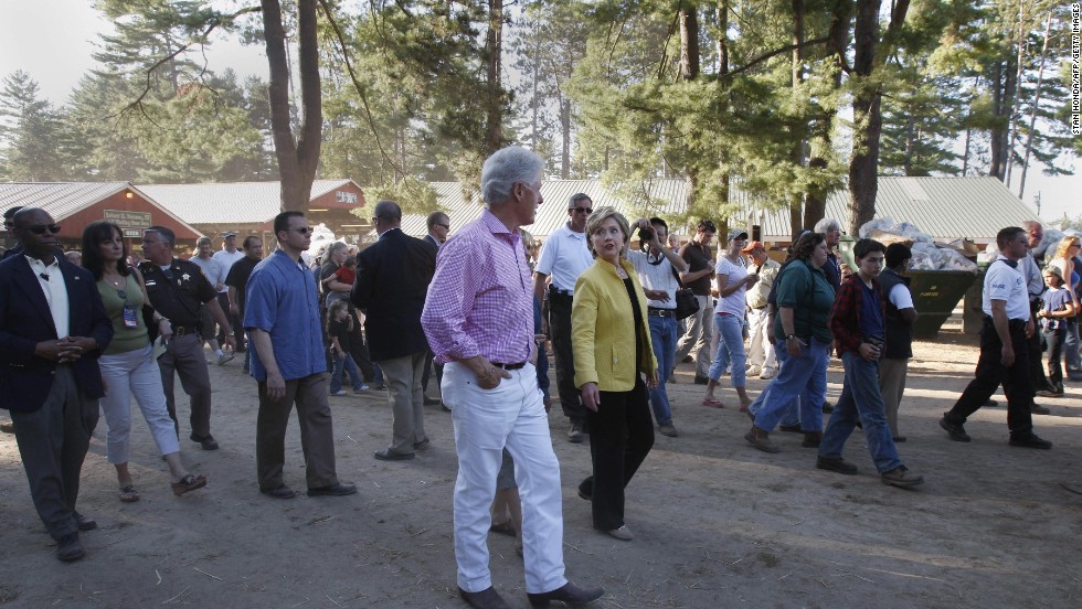 The Clintons pay
a visit to the 92nd annual Hopkinton State Fair in Contoocook, New
Hampshire, on September 2, 2007.