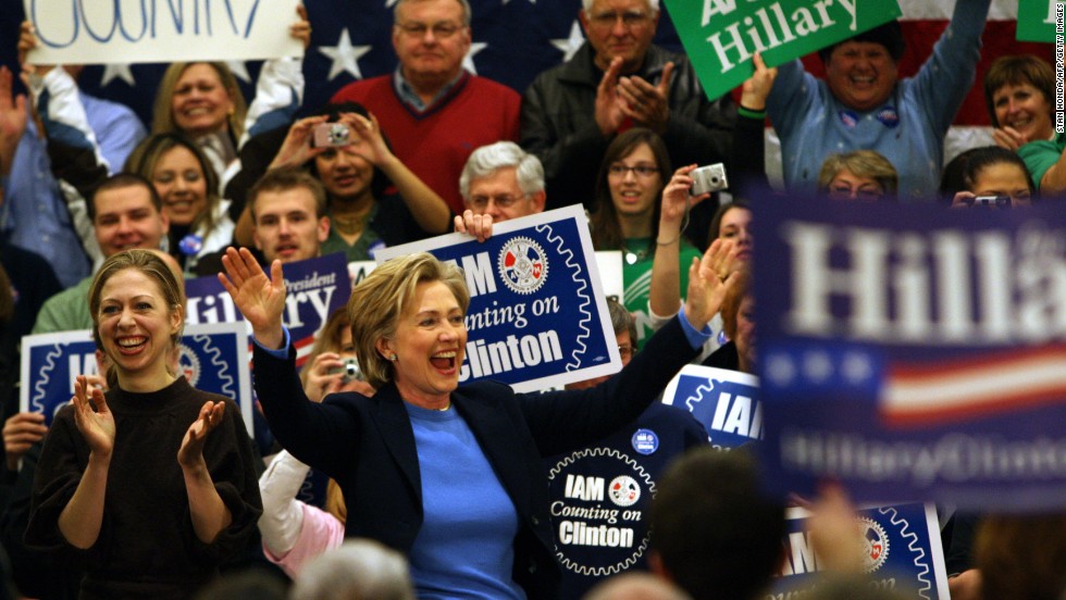 Clinton campaigns in Council Bluffs, Iowa, with her daughter, Chelsea, on January 1, 2008, two days ahead of the January 3 state caucus.