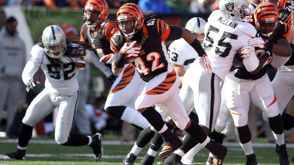 BenJarvus Green-Ellis of the Bengals runs with the ball against the Raiders on Sunday.