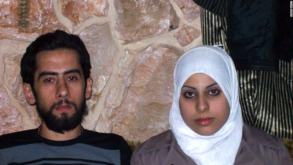 Mohammad Jumbaz and Ayat Al-Qassab got married in Syria despite the violence around them.