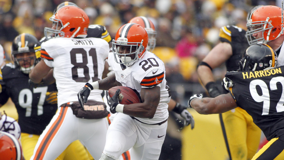 Montario Hardesty of the Cleveland Browns carries the ball against the Pittsburgh Steelers on Sunday.