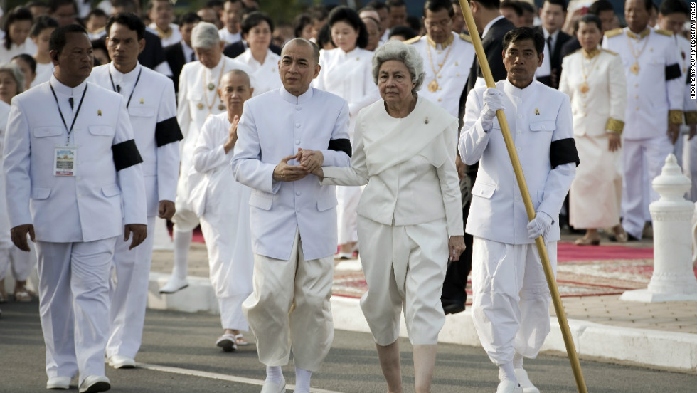 Sihanouk's widow Queen Monique (Center-R) and King Norodom Sihamoni (Center-L) walk through the funeral procession on Friday.