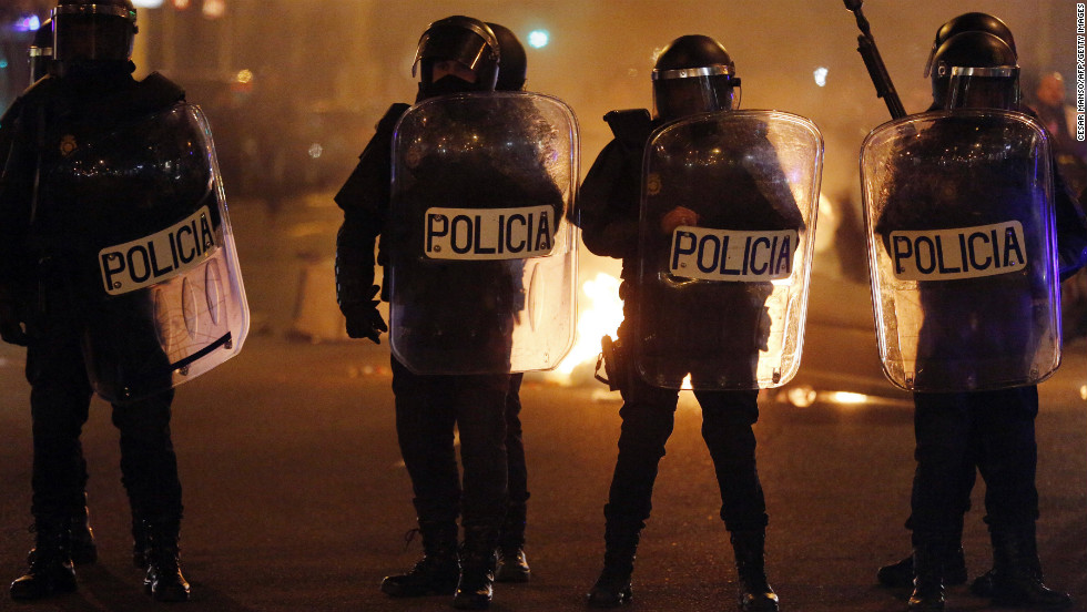 Protesters, police clash in Spain