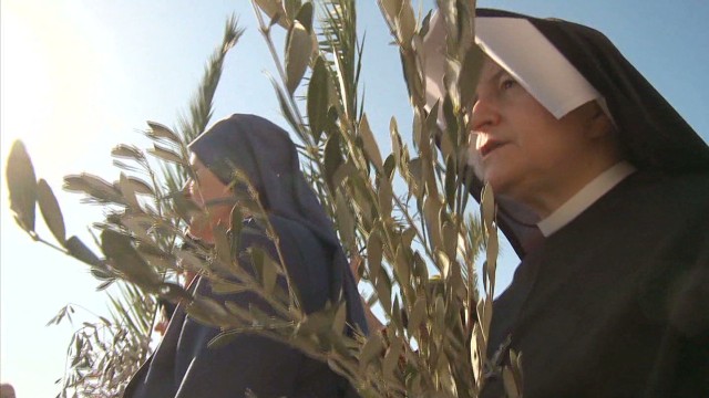 Pope Francis Easter message: End violence, oppression - CNN.