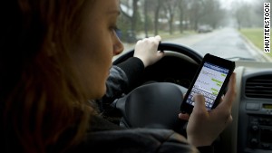 Texting while driving might derail your brain's 'autopilot'