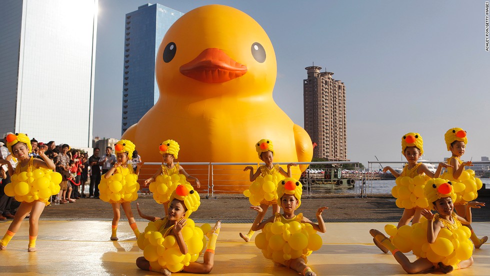 Giant Duck Conquers Taiwan 