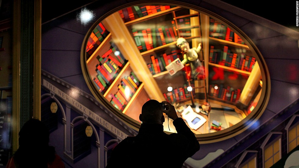 NYC during Christmas time: The most glamorous window displays in the world.
