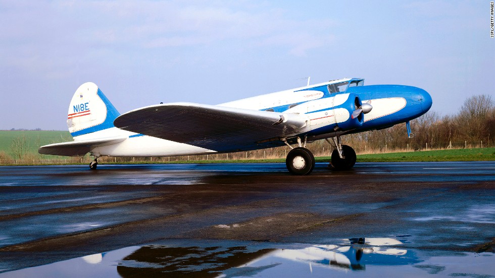 New Boeing jet has folding wings