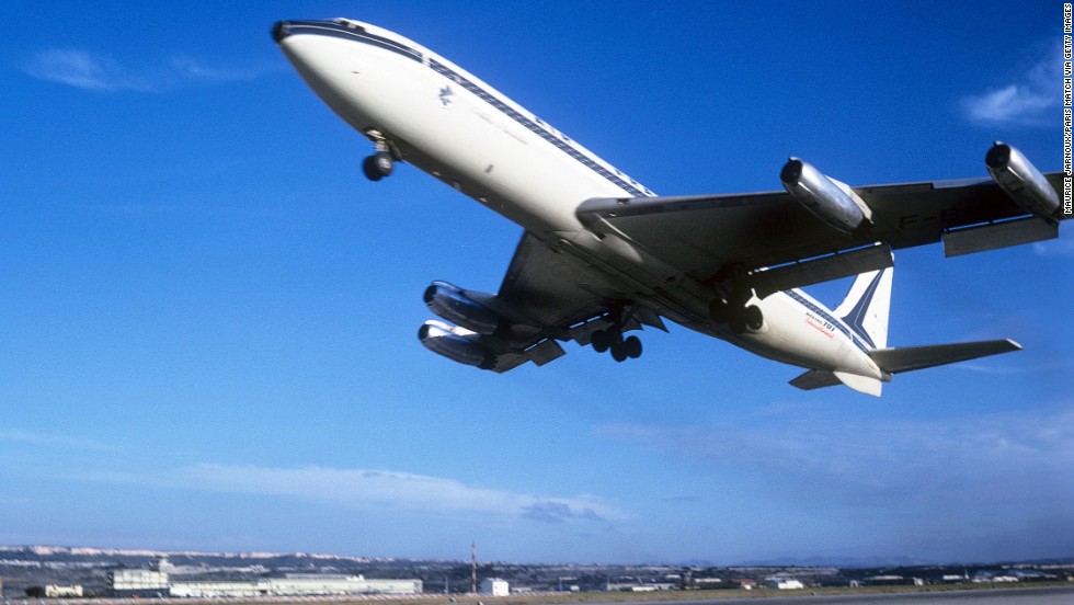 New Boeing jet has folding wings