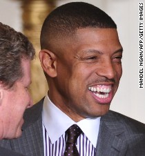 Sacramento mayor punches pie thrower