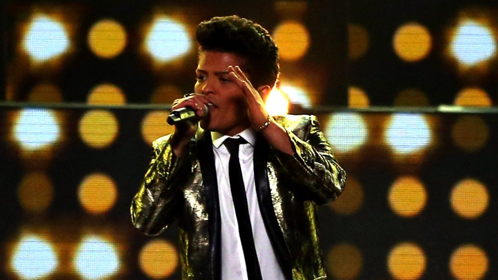 El video de 'Uptown Funk' de los alumnos de una secundaria hace llorar a Bruno Mars