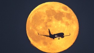 Andy Lesniak shot this photo of the moon and a plane from his Los Angeles balcony on Sunday: "It's a fantastic sight, where we live the moon always rises close to the approach path of landing planes, yet it's rare for it to cross the path perfectly," he said. "One of the striking features I find the most interesting is the jet exhaust, distorting the moon behind it, gives the feeling to tying the image together."