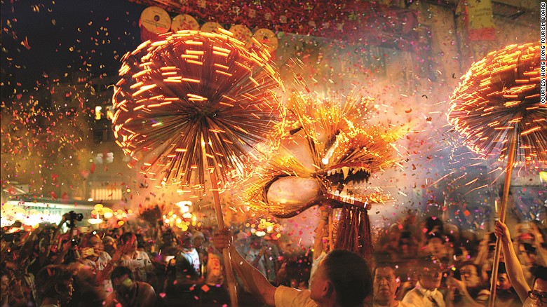 The Mid-Autumn Festival is one of the year&#39;s most important and fun celebrations for ethnic Chinese, as well as Vietnamese. The Tai Hang fire dragon dance is a popular festival event in Hong Kong. The dragon is stuck with thousands of incense sticks. 