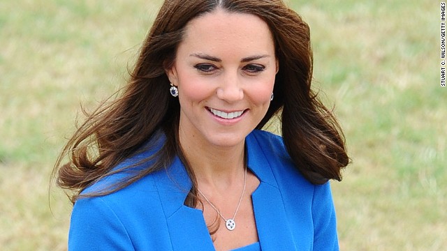 Catherine, Duchess Of Cambridge visits the Tower of London&#39;s Ceramic Poppy Field at The Tower Of London on August 5, 2014 in London, England. 