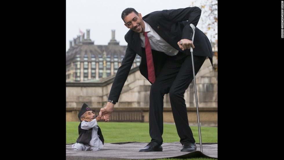 World's tallest man meets world's shortest man