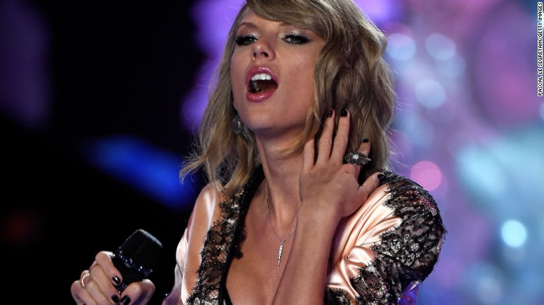 David Mueller maintains he never inappropriately touched Taylor Swift. 