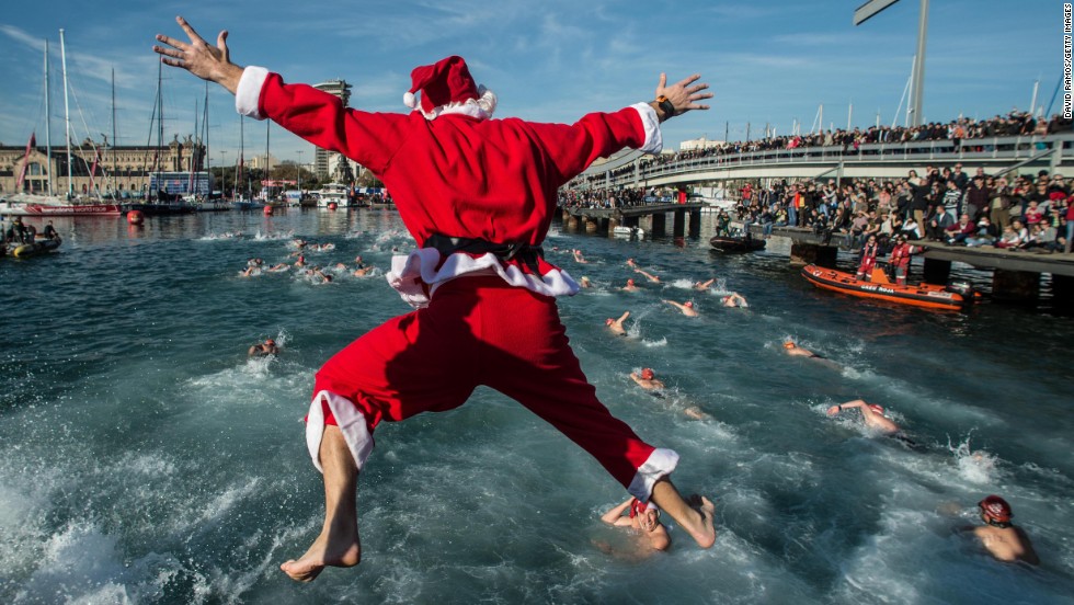 Barcelona&#39;s Copa Nadal is a 200-meter swimming competition across the harbor on Christmas Day. 