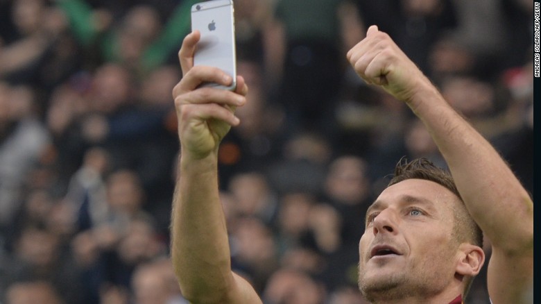 http://i2.cdn.turner.com/cnnnext/dam/assets/150111122919-totti-selfie-exlarge-169.jpg