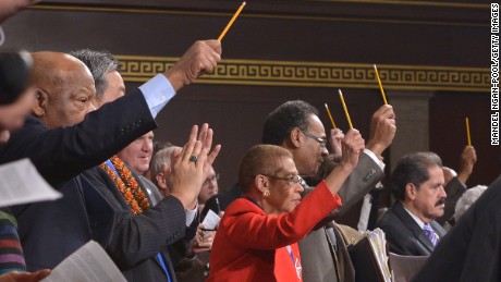 U.S. lawmakers pay tribute to the victims of the Paris terrorist attacks by holding up pencils during President Barack Obama&#39;s State of the Union address.