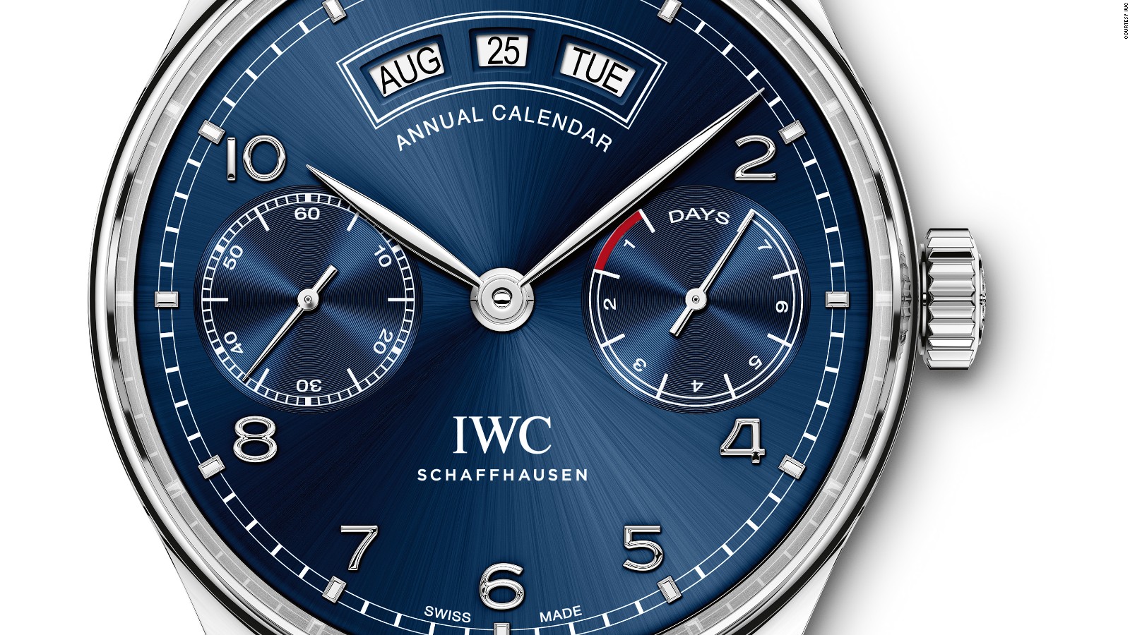 The newly developed Portugieser Annual Calendar closes the gap between the perpetual calendar and the simple date display.