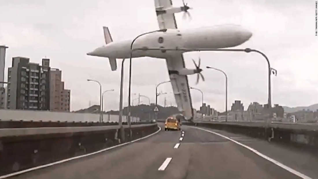 Father saves toddler in TransAsia plane crash - CNN.