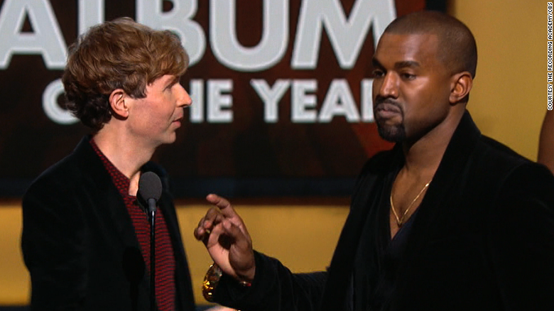 Kanye West se contuvo de interrumpir a Beck en el escenario de los Grammy