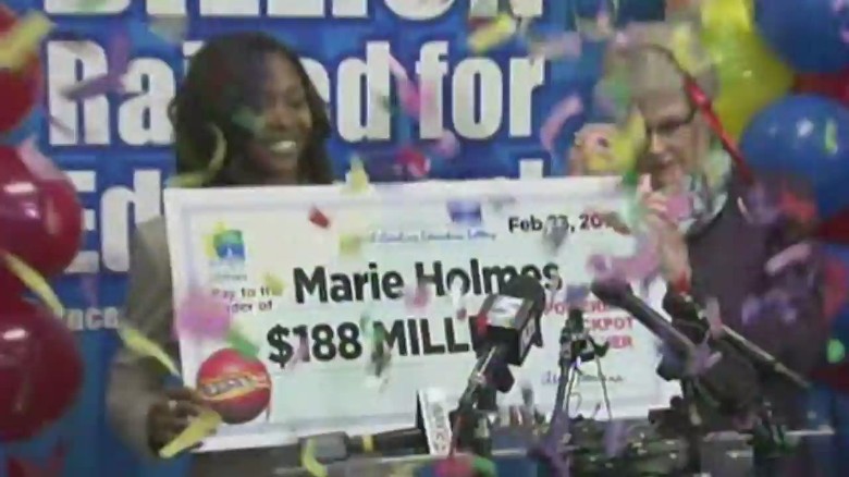 Una madre soltera con cuatro hijos gana la lotería Powerball en Estados Unidos