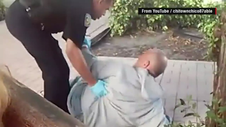 Oficiales de Florida en la mira tras incidentes en los que golpean y arrastran a personas