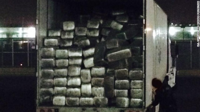 Encuentran 14 toneladas de marihuana 'bajo el colchón' en la frontera de EE.UU. y México