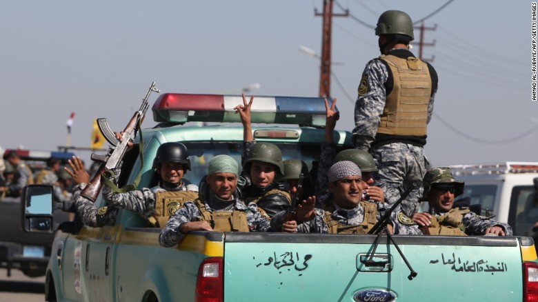 Members of the Iraqi security forces coming from the city of Samarra, north of Baghdad, drive towards al-Dawr area located south of Tikrit to launch an assault against the Islamic State group (IS) on February 28, 2015.