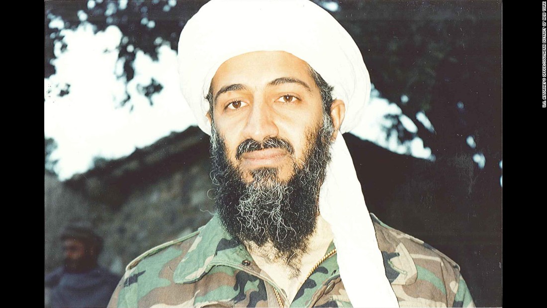 Pada tahun 1998, kurang dari dua tahun setelah foto ini diambil, bin Laden pengikut dibom AS Kedutaan di Kenya dan Tanzania, menewaskan 224 orang dan melukai sekitar 4.000.