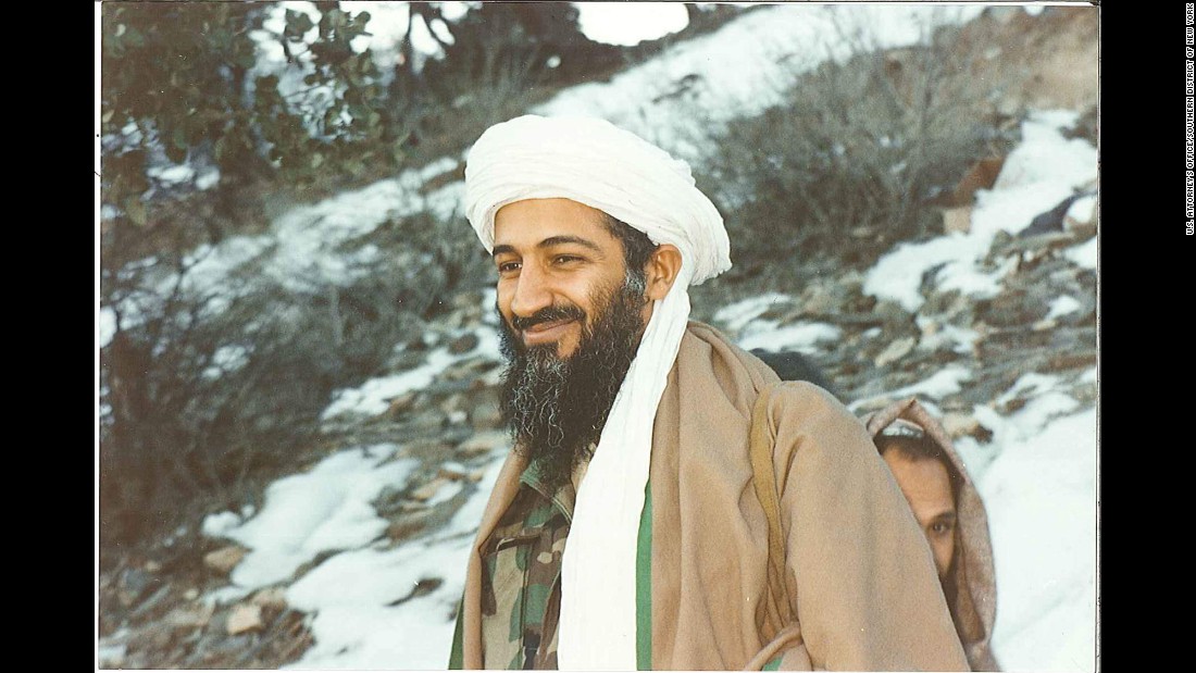 Di Tora Bora, bin Laden dikelilingi oleh pengawal, pengikut setia dan anggota keluarga.