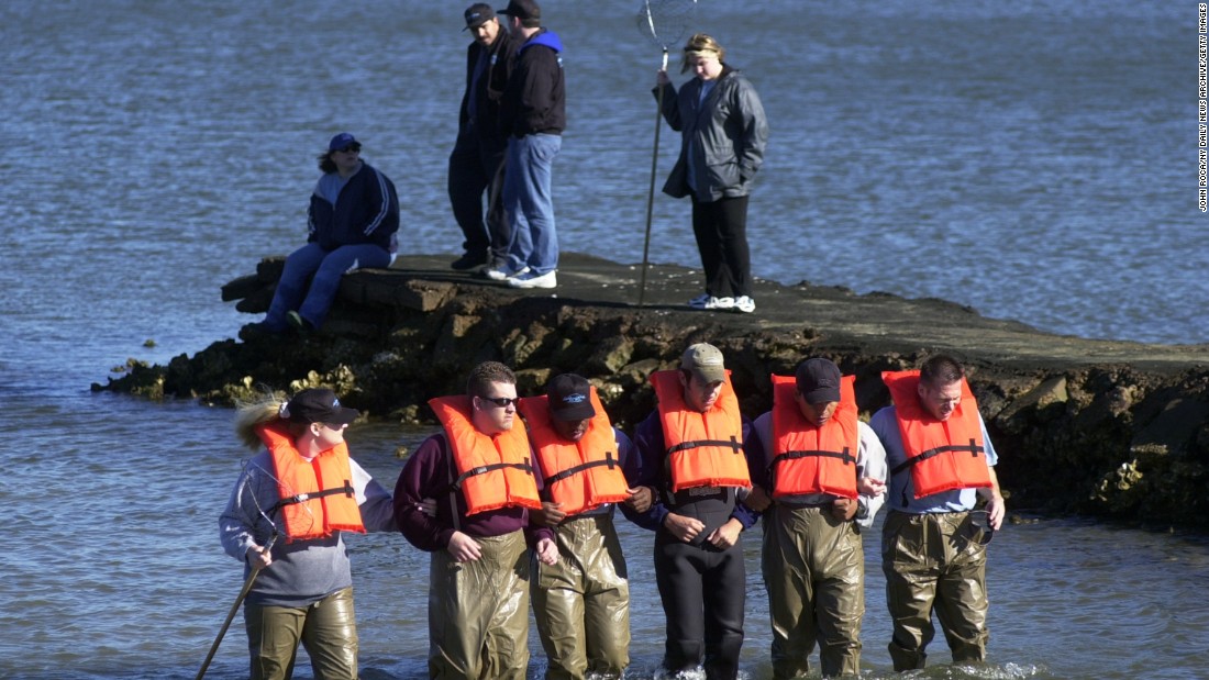 Private detectives comb a portion of Galveston Bay in search of Morris Black's remains in February 2002.