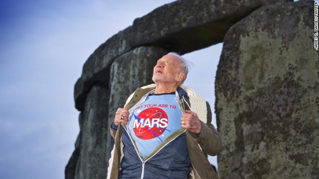 Buzz Aldrin: Lleven su 'trasero' a Marte