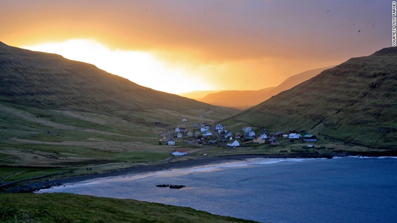 This cozy village on &lt;a href=&quot;http://www.visitsandoy.fo/UK/&quot; target=&quot;_blank&quot;&gt;Sandoy island&lt;/a&gt;&#39;s east coast is home to the remains of a 14th-century farmhouse in traditional Faroese style.