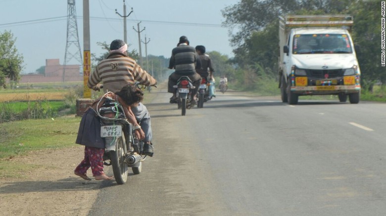 150320170013-india-motorbike-girl-exlarge-169.jpeg