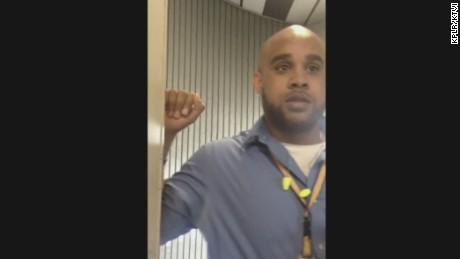 Man kicked off flight over shirt