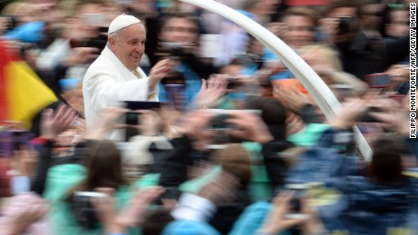 Pope Francis Easter message: End violence, oppression - CNN.com.