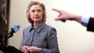 FBI investigating security of Clinton&#39;s email server