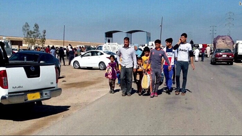 People leave their hometown of Ramadi on April 15. ISIS&#39; offensive in Ramadi shows its resilience despite months of U.S.-led airstrikes and a recent defeat in the northern city of Tikrit.