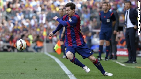 Messi marks 400 goals as Barcelona beats Valencia | FonteNews