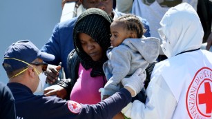 Rush of migrants continues to flood Italy